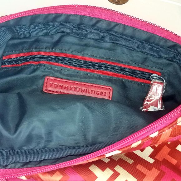 Tommy Hilfiger Erin II  Camera Crossbody Bag - Picture 3 of 6